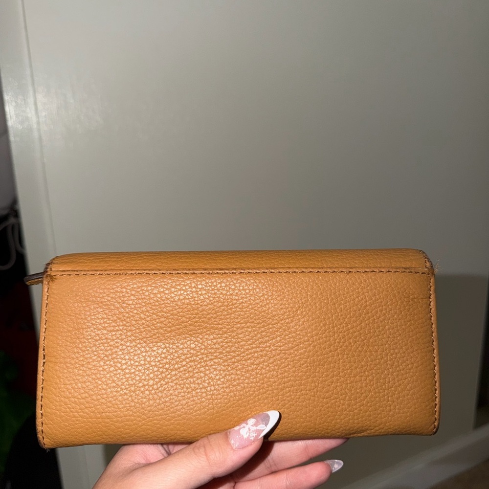 Michael Kors Gold Logo Tan Wallet - Picture 2 of 3